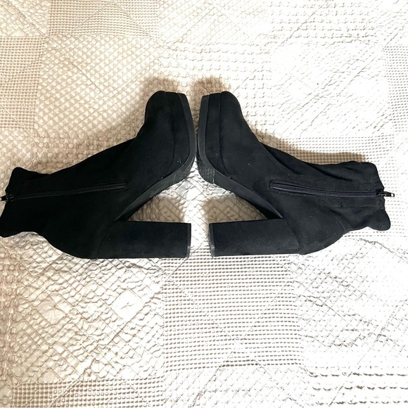 FOREVER 21 Black Platform Ankle Bootie - Picture 4 of 9